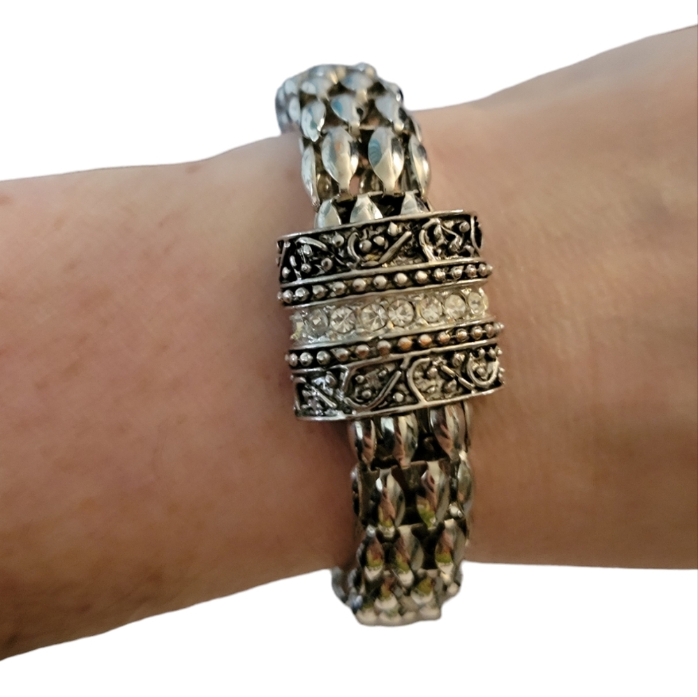 Silvertone Hollow Chain Bracelet Magnet Closure